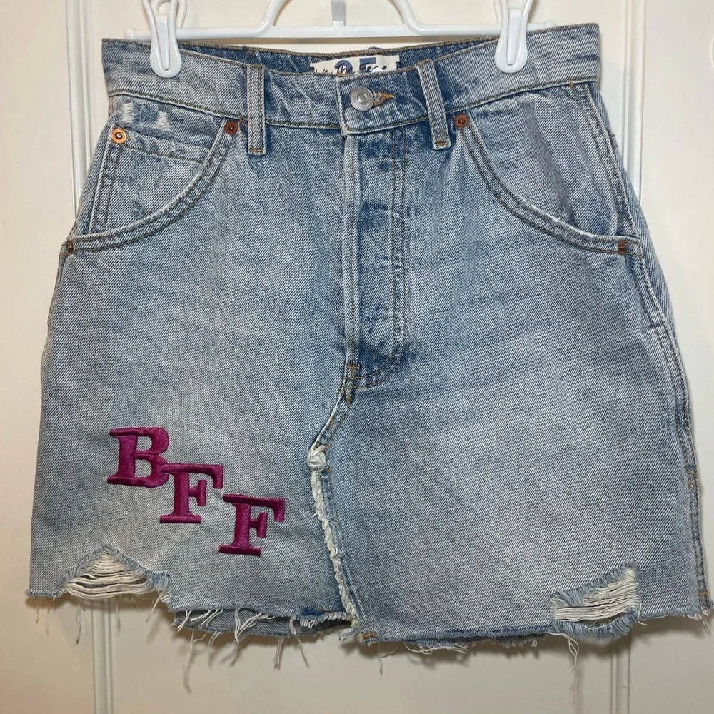 We The Free High Rise Button Fly “BFF” Embroidered Denim‎ Skirt size 25 NWT